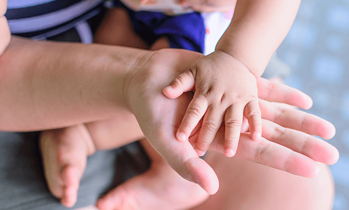 Bebeginizin duyusal gelisimi dokunma 4 - رشد حسی کودک شما-لمس