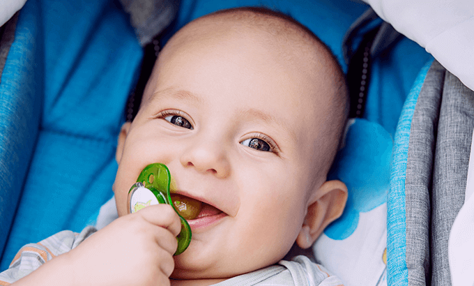 bebek emzik 2 - اگر کودک به پستانک وابسته است چه بایدکرد؟