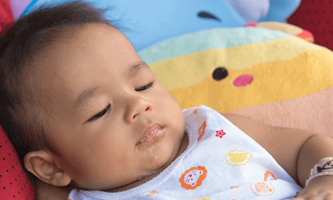 bebek tukuruk 2 - چرا نوزادان تف می کنند؟